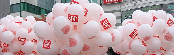 Vapun juhlintaa Tikkurilassa ja Hiekkaharjussa.