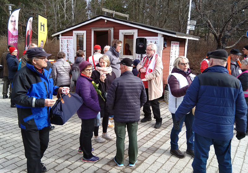 Myyrmäen vaalimökki avautui komeasti.