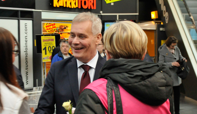 Antti Rinne kävi Myyrmannin D-pisteellä.