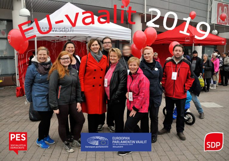 Etelä-Vantaan Demarit Paalutorilla EU-vaalien aikaan.