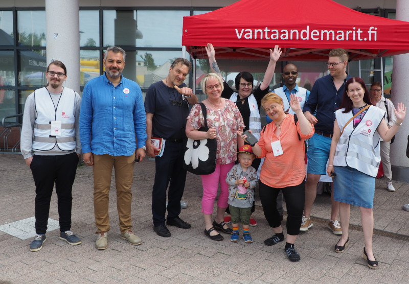 Tunnelmia lauantailta lämpimältä Paalutorilta